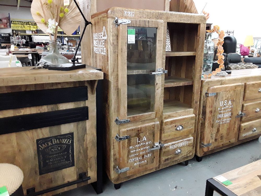 Vitrine eco 2 portes et 2 tiroirs 3 niches