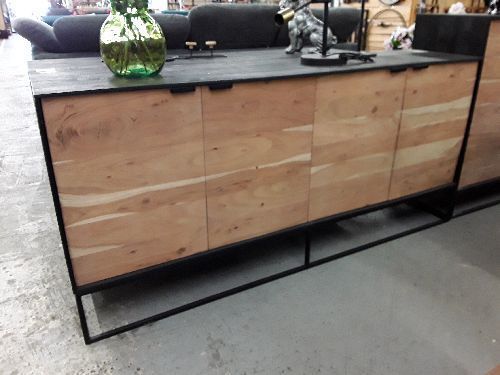 Buffet 4 portes acacia naturel / noir 399€ au lieu de 599