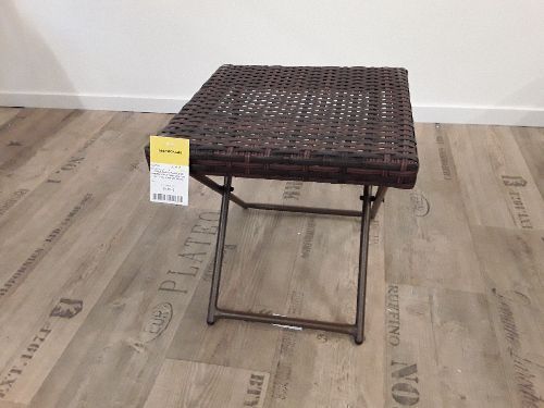 Table basse pliable de jardin style cosy chic dim. 40l x 40l x 40h cm métal époxy résine tressée imi