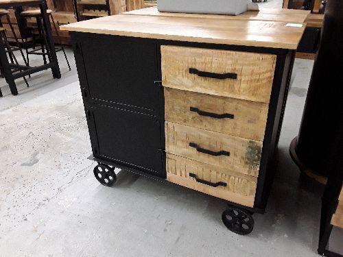 Meuble manguier et metal porte 100*90 sur roue