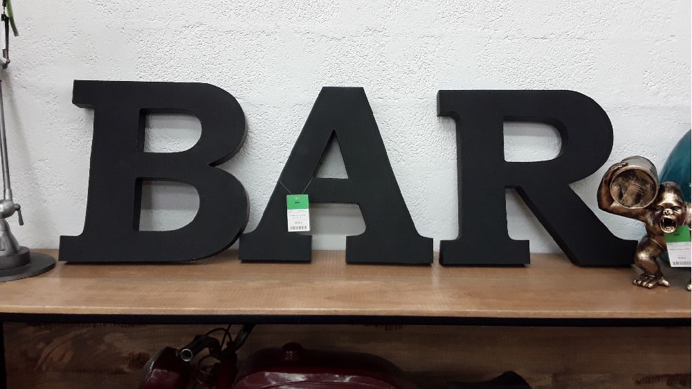 Lettre metal noir bar
