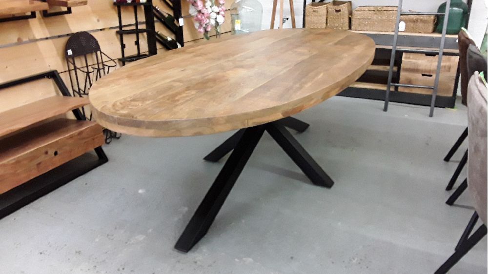 Table manguier ovale pied central 260 / 110 / 76