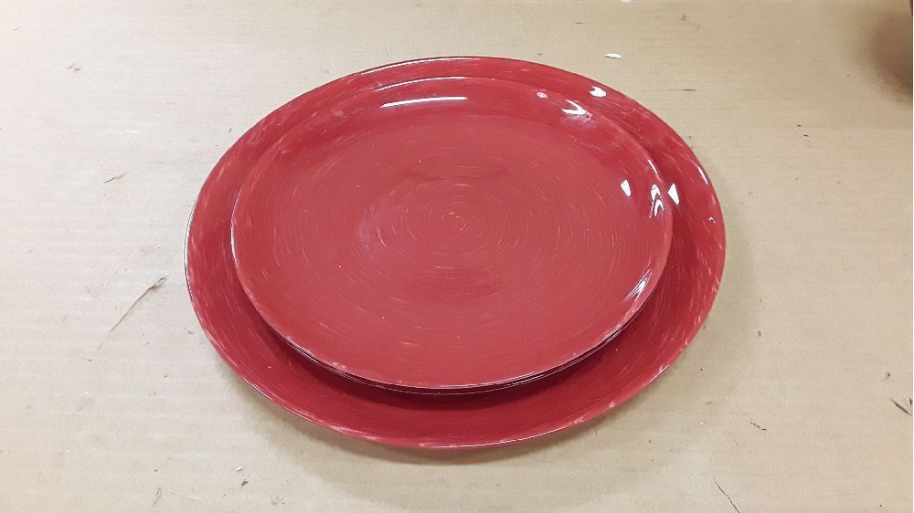 Lot assiettes rouges