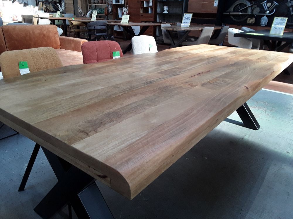 Table en manguier live edge 300 / 100 pieds x