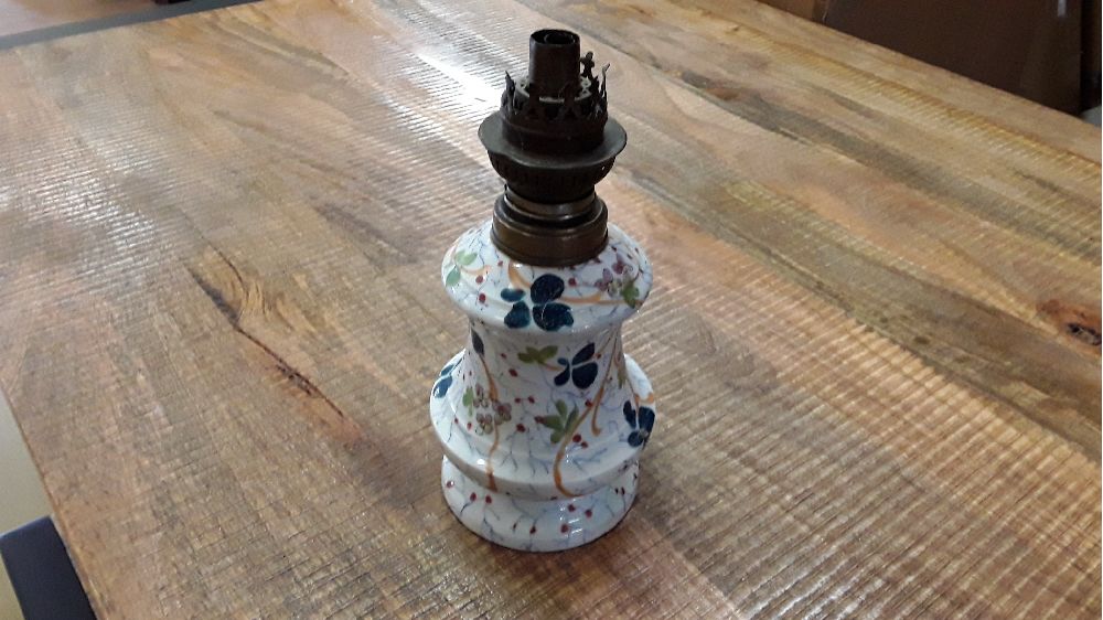 Pied de lampe à pétrole porcelaine