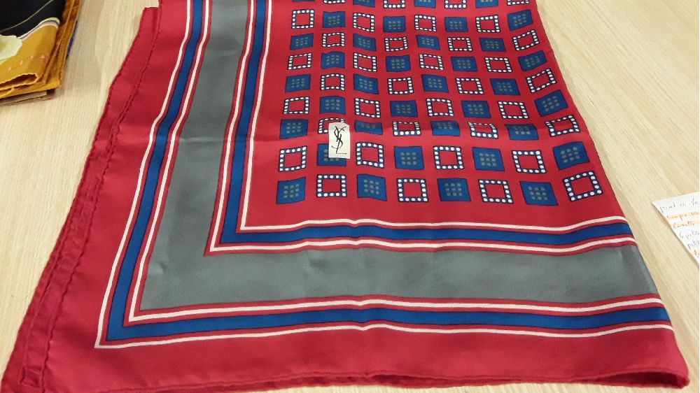 Foulard soie yves st laurent