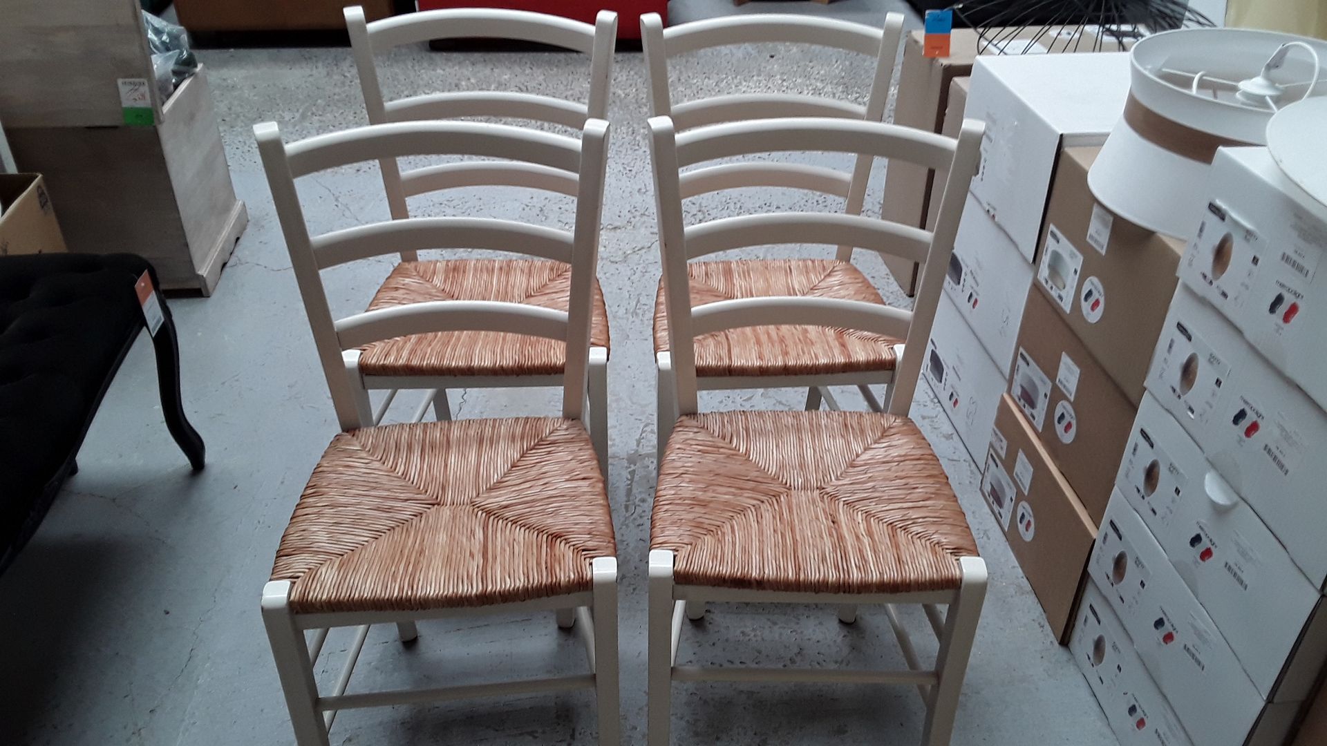 Lot 4 chaises paillées