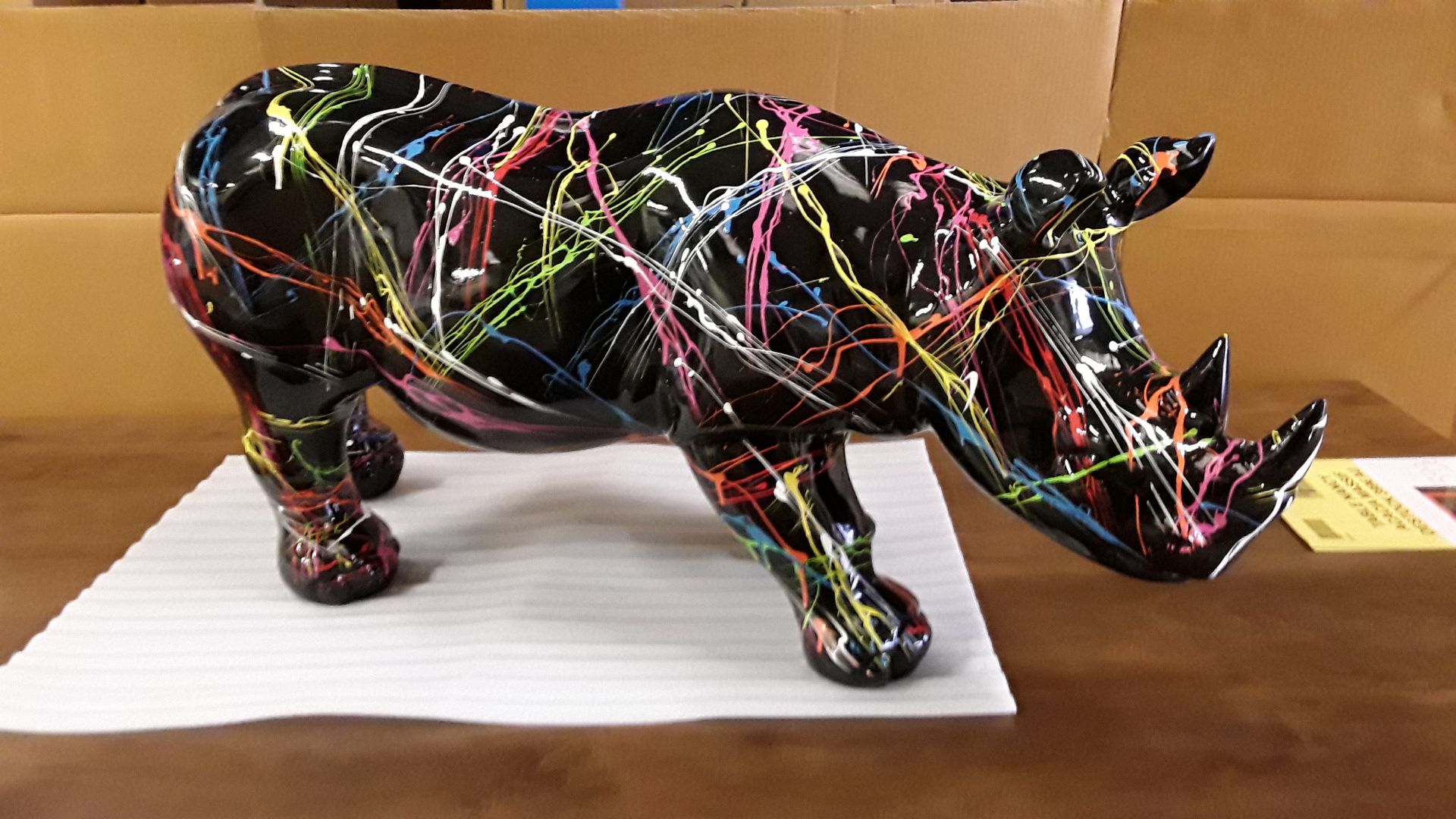 Rhinocéros noir couleurs 1m