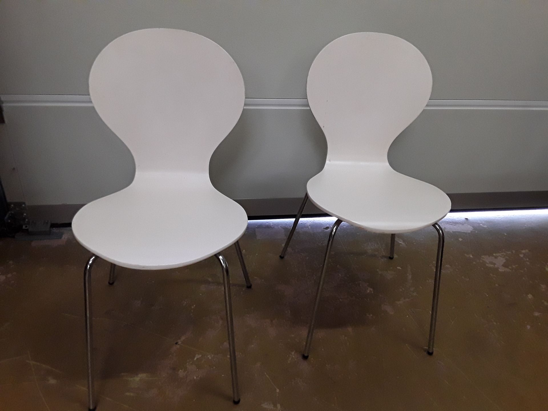 Lot de 2 chaises pied inox
