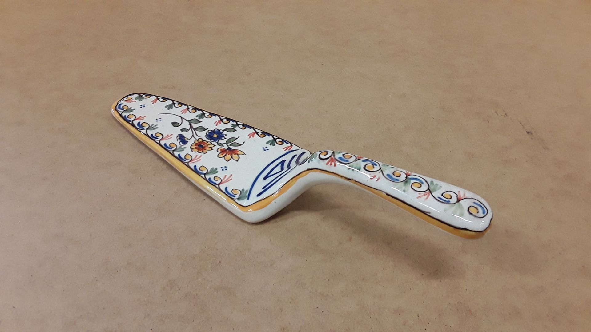 Pelle à tarte peinte à la main